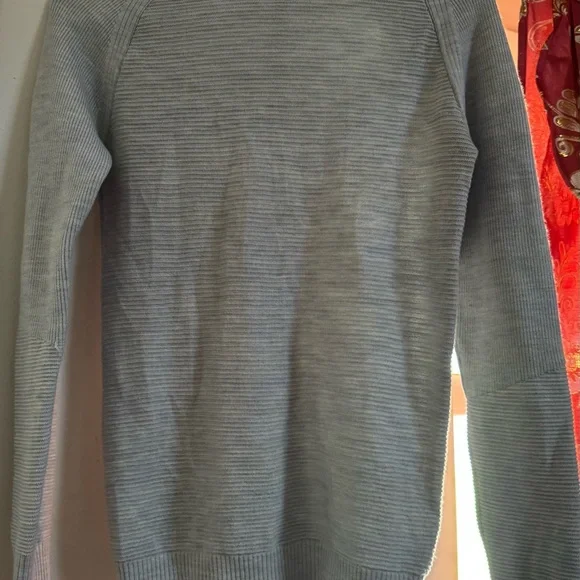 lululemon athletica Men's Crewneck Sweater in Heather Gray - Picture 5 of 7